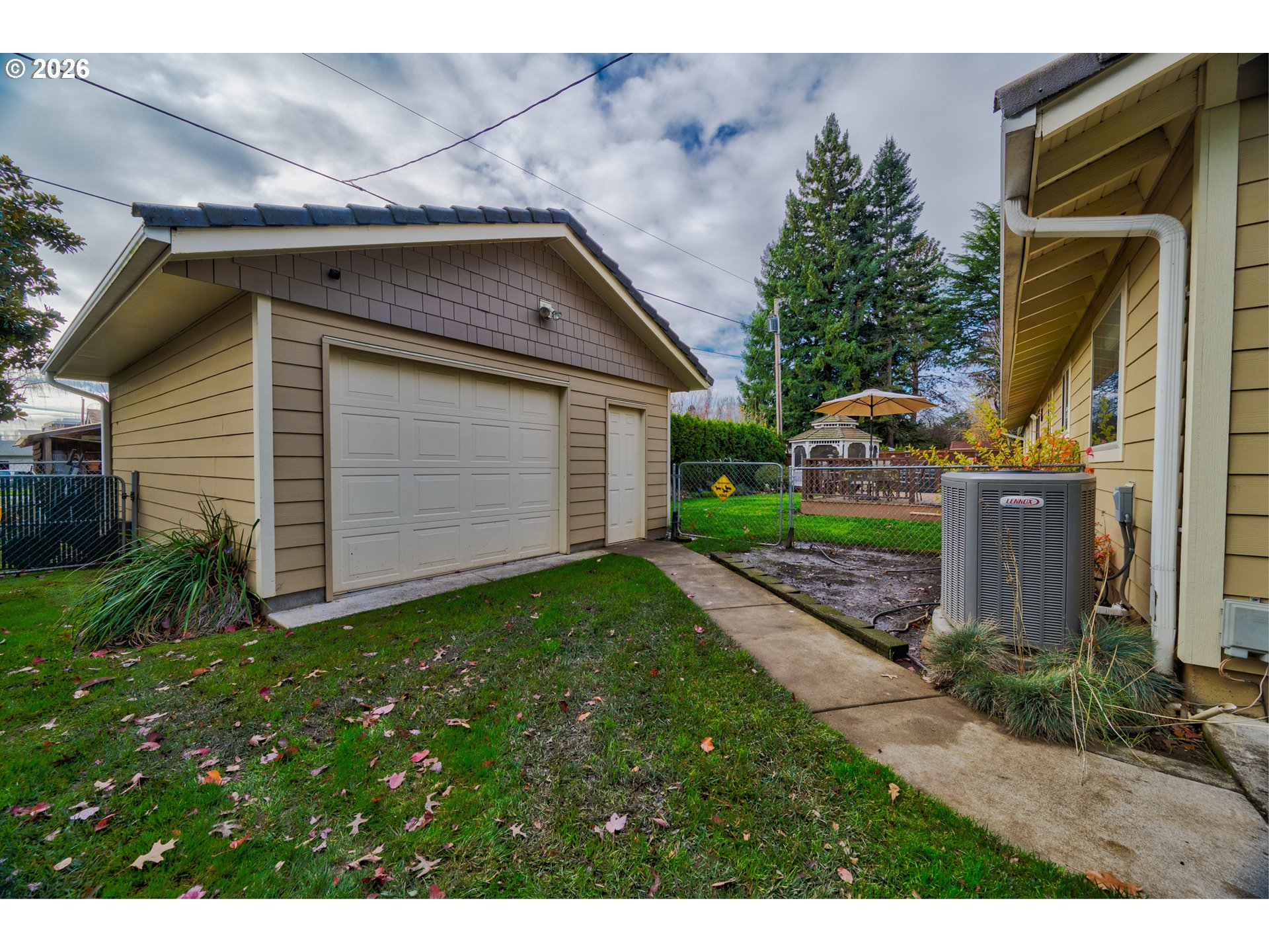 4290 Ivory Way Northeast Salem, OR 97305 - Photo 39 of 42 a view of back yard of the house