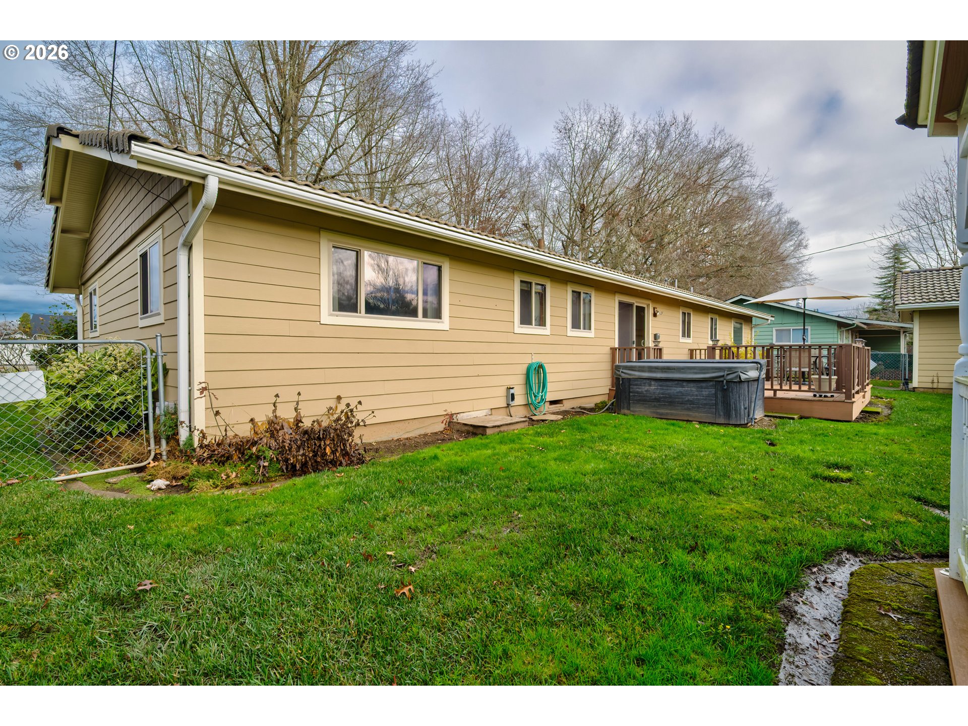 4290 Ivory Way Northeast Salem, OR 97305 - Photo 4 of 42 a front view of house with yard and green space