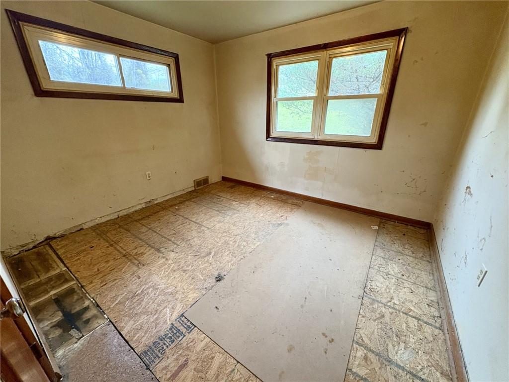 589 Hookstown Grade Road Coraopolis, PA 15108 - Photo 14 of 17