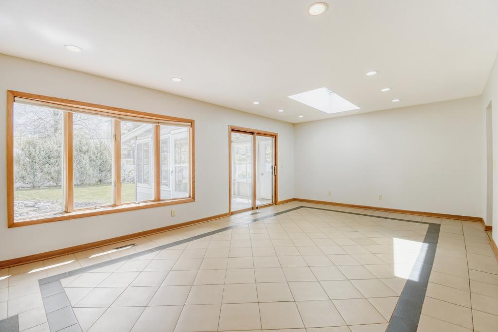 2904 Sheldon Street Roseville, MN 55113 - Photo 11 of 31