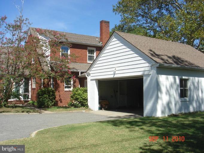 120 Riverside Drive Cambridge, MD 21613 - Photo 4 of 10 Garage 1