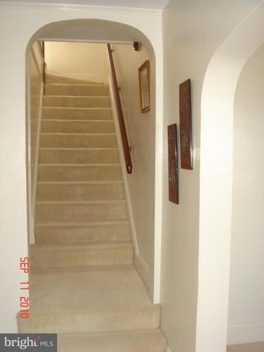 120 Riverside Drive Cambridge, MD 21613 - Photo 10 of 10 Staircase
