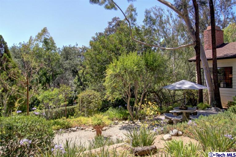 494 California Terrace Pasadena, CA 91105 - Photo 25 of 25 a view of a backyard with sitting area
