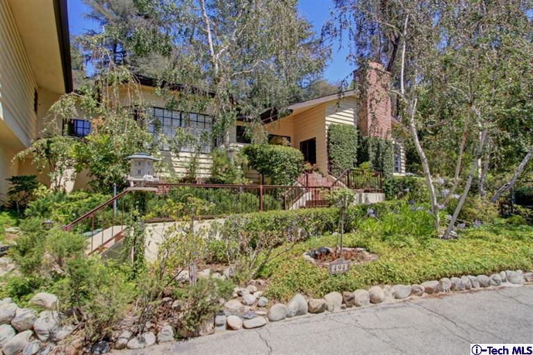 494 California Terrace Pasadena, CA 91105 - Photo 3 of 25 front view of a house with a street