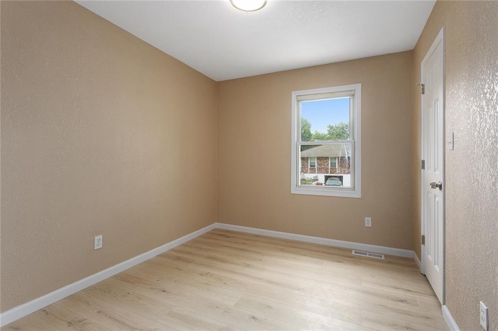 113 Southwest 21st Street Oak Grove, MO 64075 - Photo 11 of 20