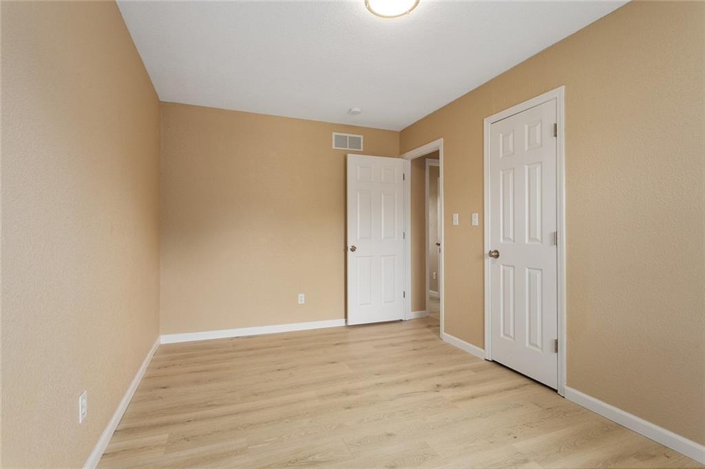 113 Southwest 21st Street Oak Grove, MO 64075 - Photo 13 of 20