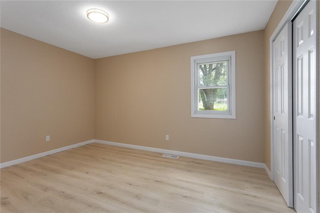 113 Southwest 21st Street Oak Grove, MO 64075 - Photo 14 of 20