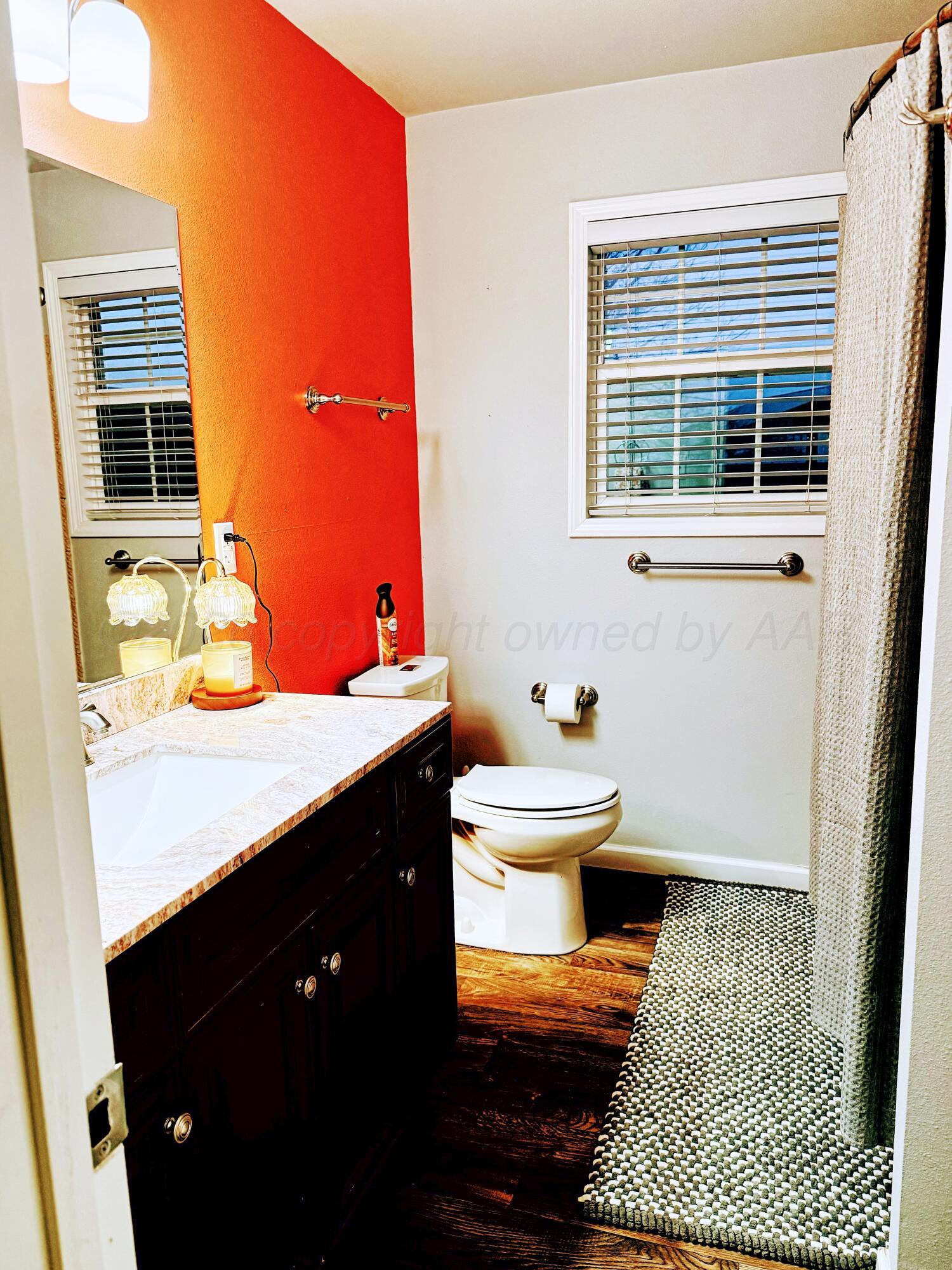 2105 Colgate Drive Perryton, TX 79070 - Photo 12 of 24 2105 Colgate bathroom