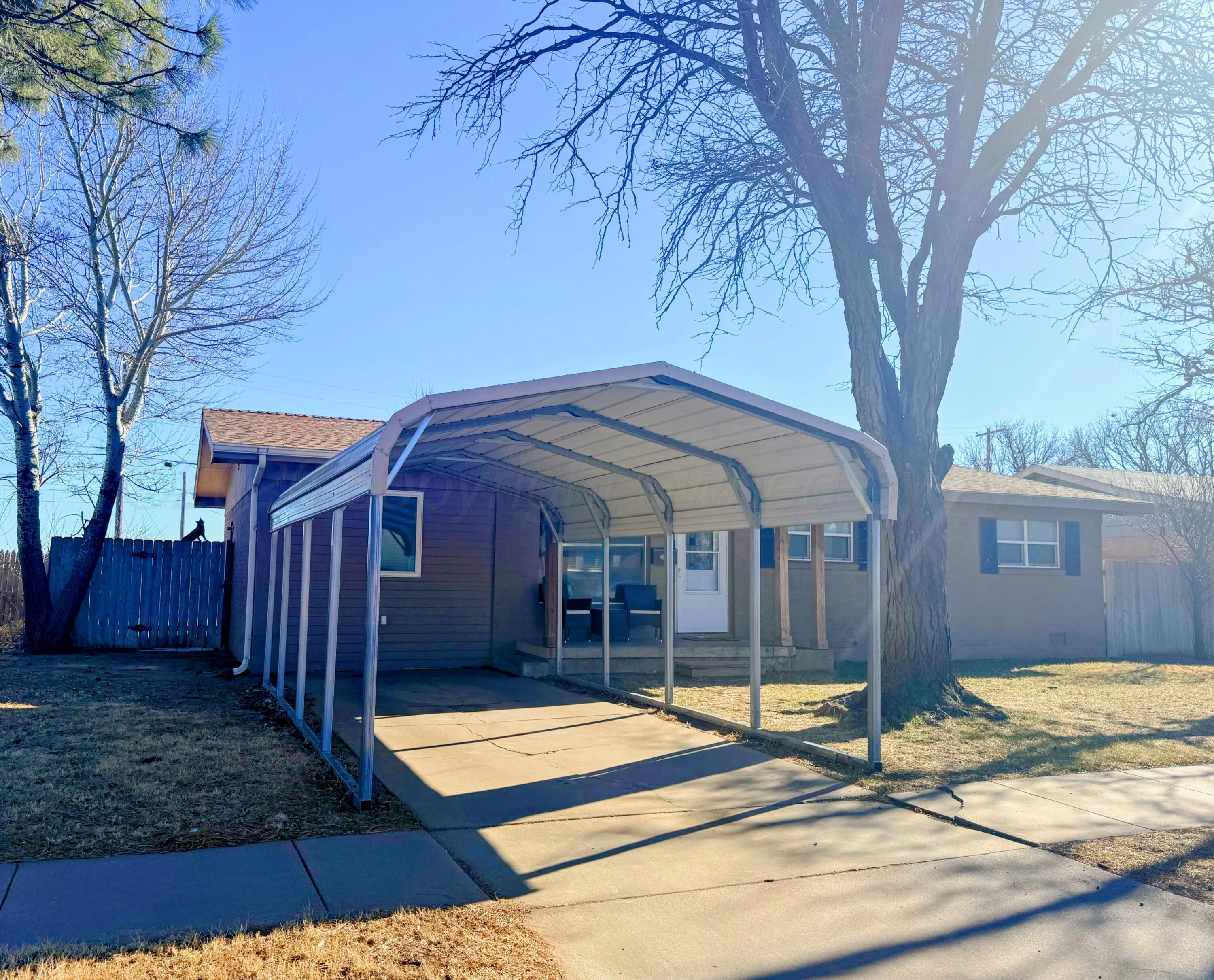 2105 Colgate Drive Perryton, TX 79070 - Photo 3 of 24 2105 Colgate Carport