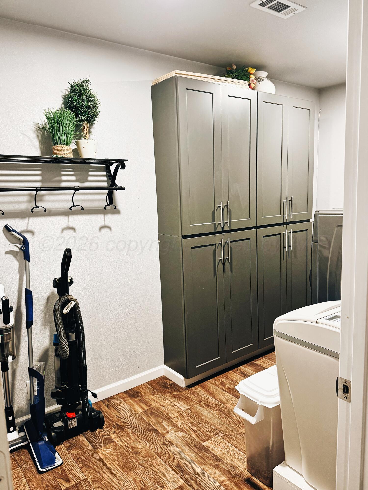 2105 Colgate Drive Perryton, TX 79070 - Photo 8 of 24 2105 Colgate laundry room