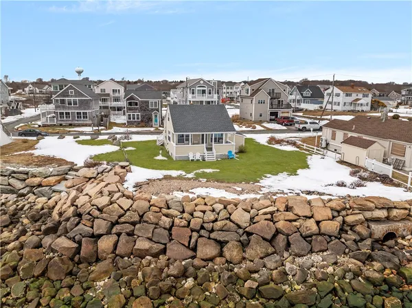 $2,500 | 28 Glenwood Avenue, Narragansett, RI 02882