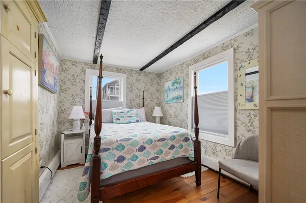 $2,500 | 28 Glenwood Avenue, Narragansett, RI 02882