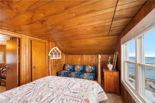 $2,500 | 28 Glenwood Avenue, Narragansett, RI 02882