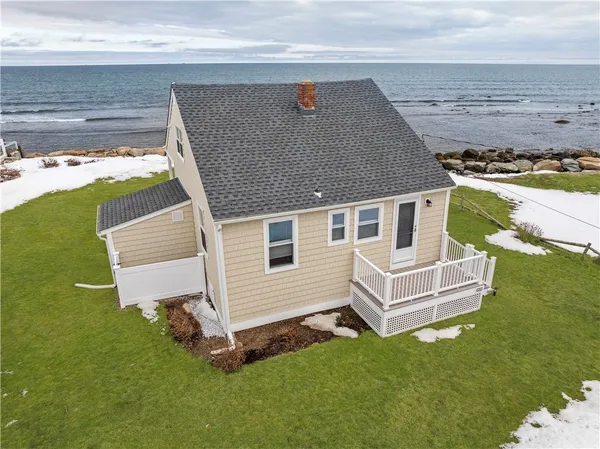 $2,500 | 28 Glenwood Avenue, Narragansett, RI 02882