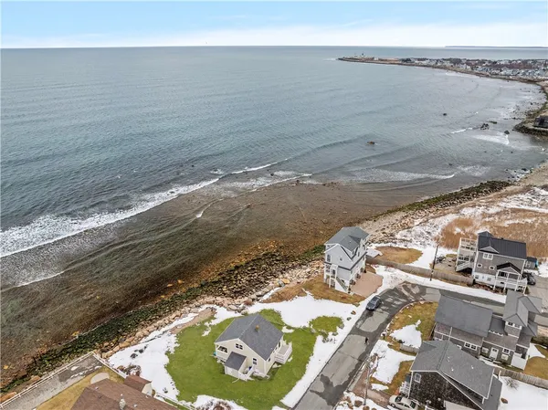 $2,500 | 28 Glenwood Avenue, Narragansett, RI 02882