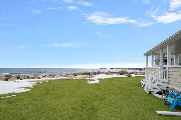 $2,500 | 28 Glenwood Avenue, Narragansett, RI 02882