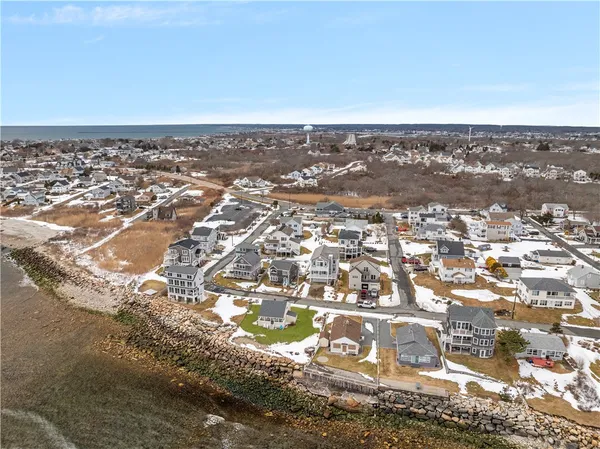 $2,500 | 28 Glenwood Avenue, Narragansett, RI 02882