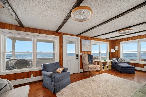 $2,500 | 28 Glenwood Avenue, Narragansett, RI 02882