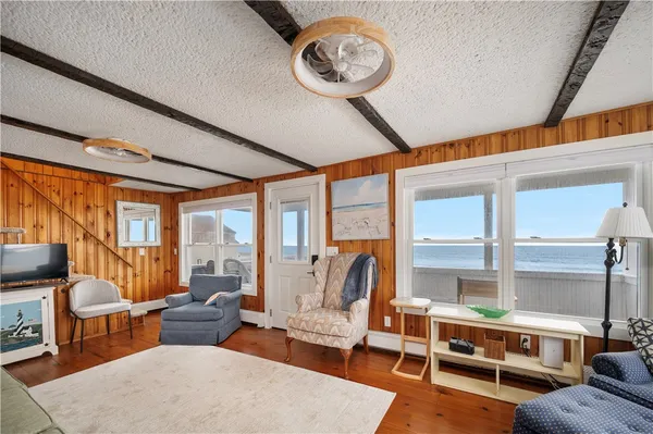 $2,500 | 28 Glenwood Avenue, Narragansett, RI 02882