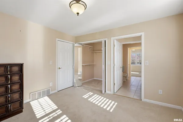 $450,000 | 450 Spring Hill Lane, Cobden, IL 62920