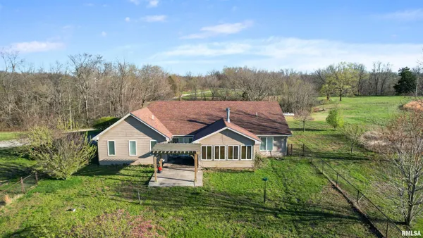 $450,000 | 450 Spring Hill Lane, Cobden, IL 62920