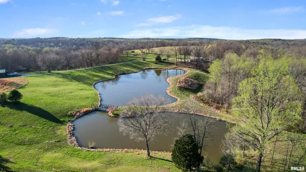 $450,000 | 450 Spring Hill Lane, Cobden, IL 62920