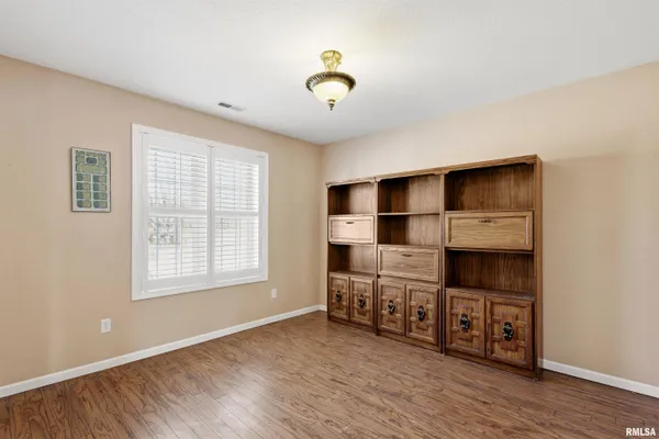$450,000 | 450 Spring Hill Lane, Cobden, IL 62920
