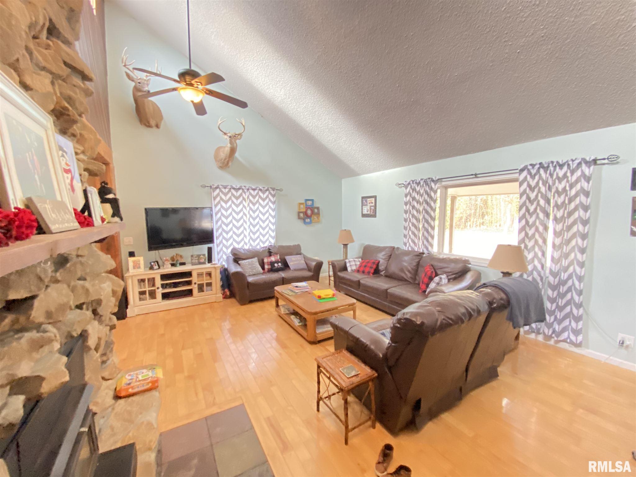 781 South County Line Road Carbondale, IL 62902 - Photo 3 of 31 Gallery Image 3