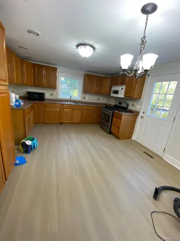 $3,000 | 459 Clove Road, Monroe, NY 10950