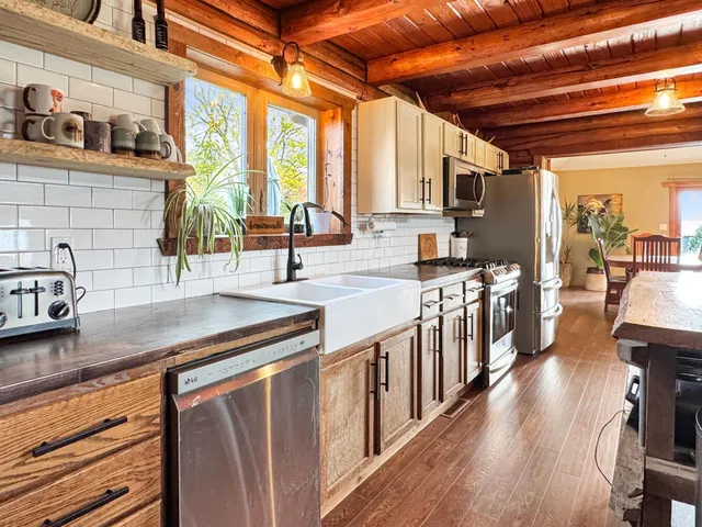 $375,000 | 16 Lime Lake Drive, Avoca, MN 56114