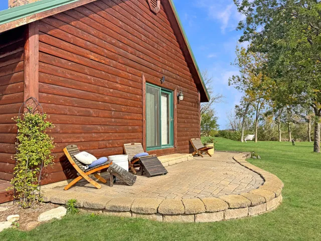 $375,000 | 16 Lime Lake Drive, Avoca, MN 56114