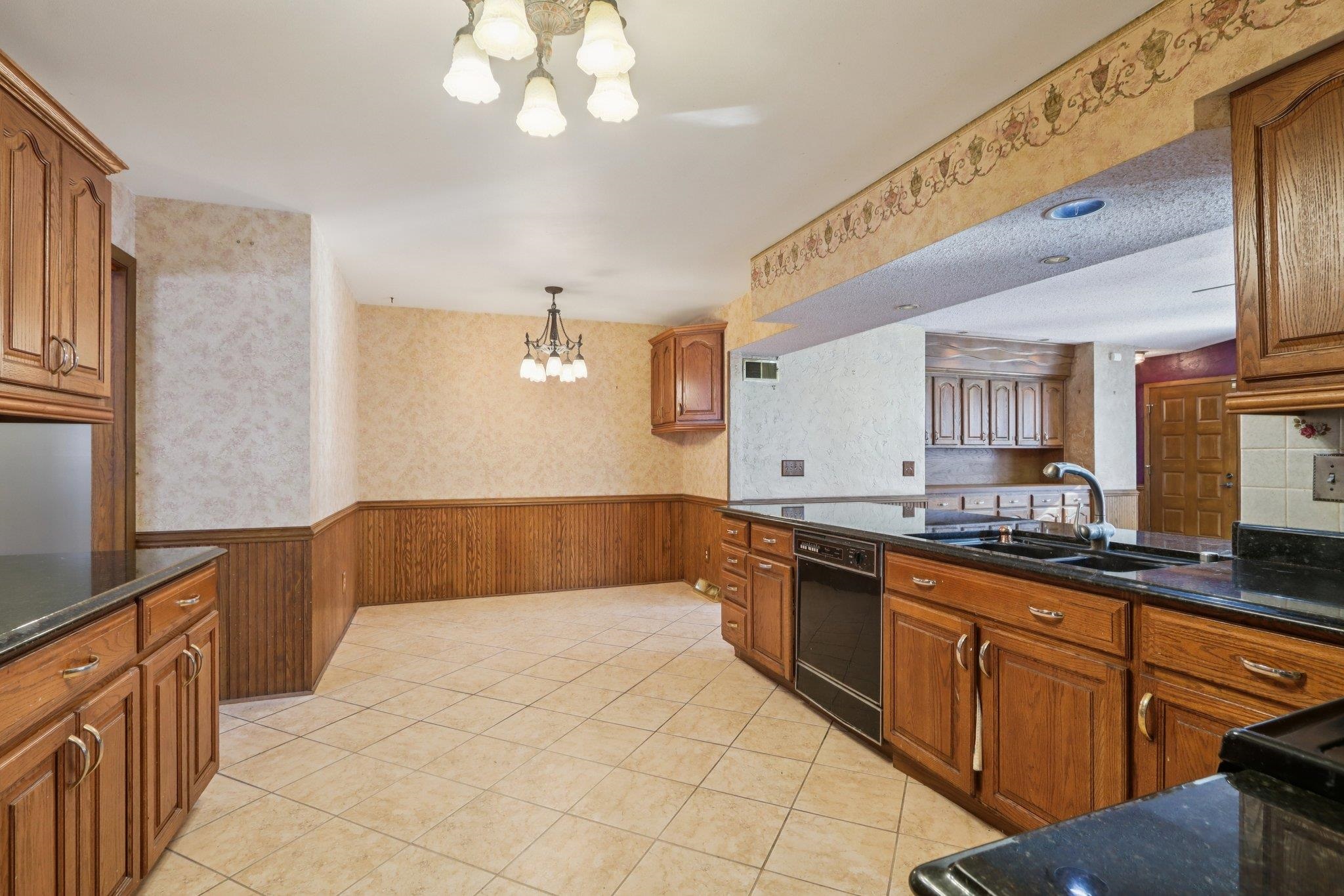 1717 Wicklow Way Madison, WI 53711 - Photo 14 of 74