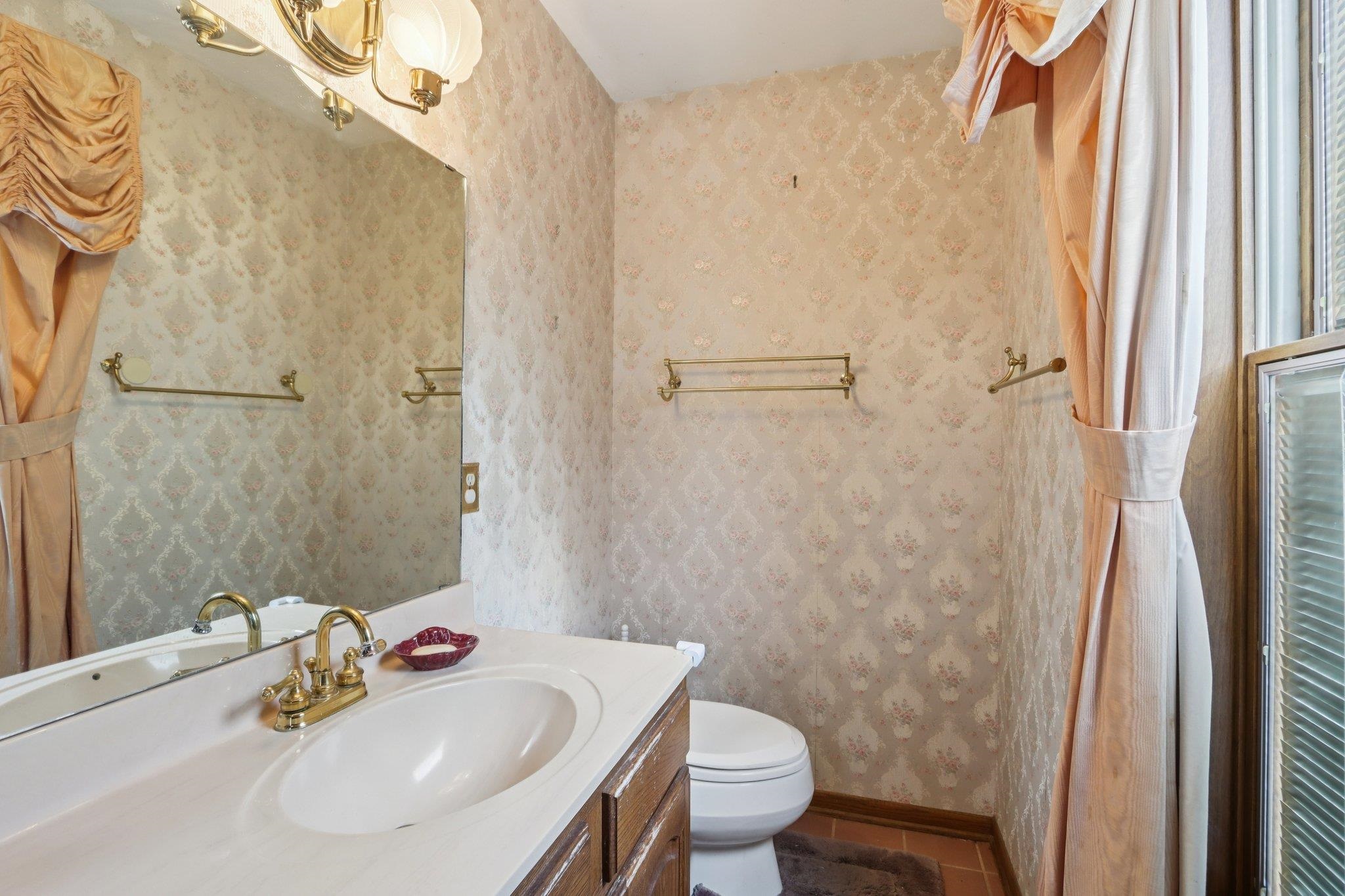 1717 Wicklow Way Madison, WI 53711 - Photo 19 of 74