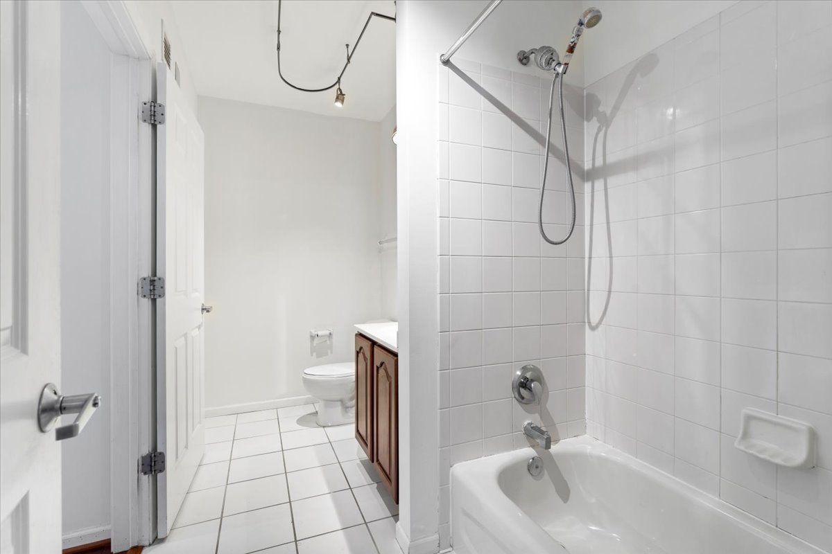 630 North State Street, Unit 1609 Chicago, IL 60654 - Photo 15 of 20