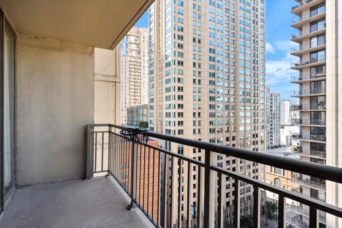630 North State Street, Unit 1609 Chicago, IL 60654 - Photo 17 of 20