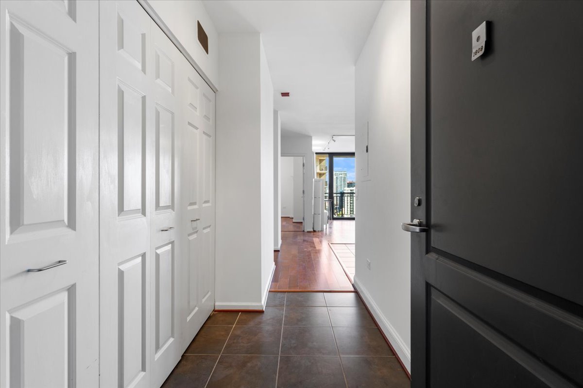 630 North State Street, Unit 1609 Chicago, IL 60654 - Photo 4 of 20