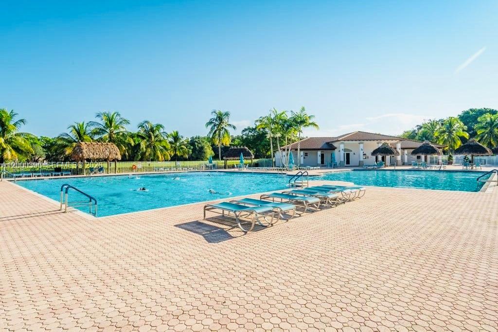 3700 Oak Ridge Lane Weston, FL 33331 - Photo 16 of 19