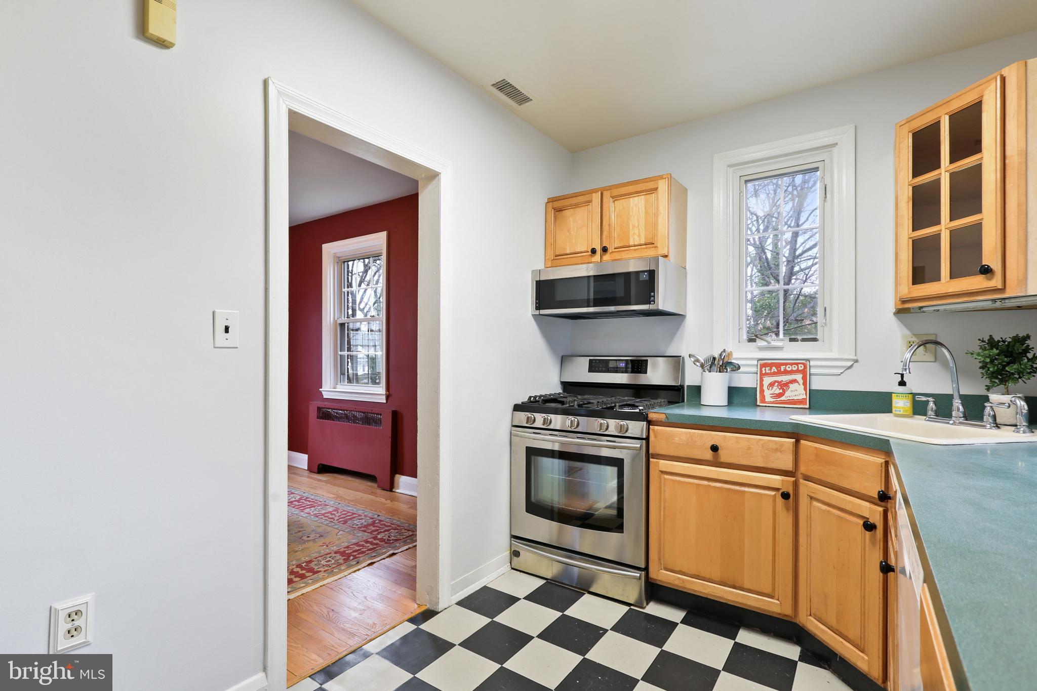 5316 Plymouth Road Baltimore, MD 21214 - Photo 16 of 38 Kitchen off of the dining room