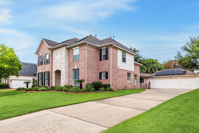 $650,000 | 1611 Hill Spring Drive, Sugar Land, TX 77479