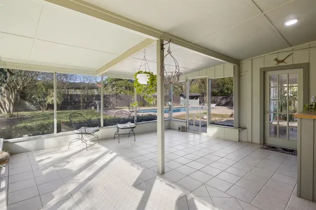 a view of livingroom with furniture