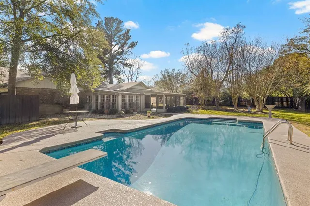 a house view with a outdoor space