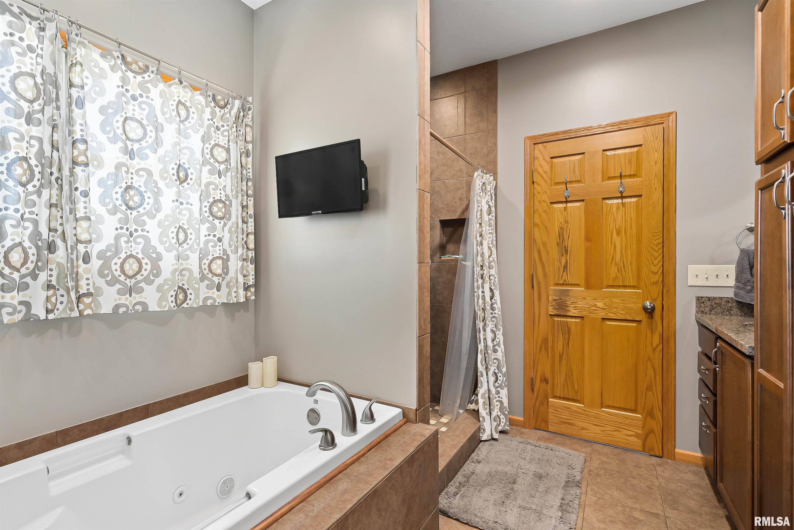 697 West Deer Creek Road Clinton, IA 52732 - Photo 13 of 50 Gallery Image 13