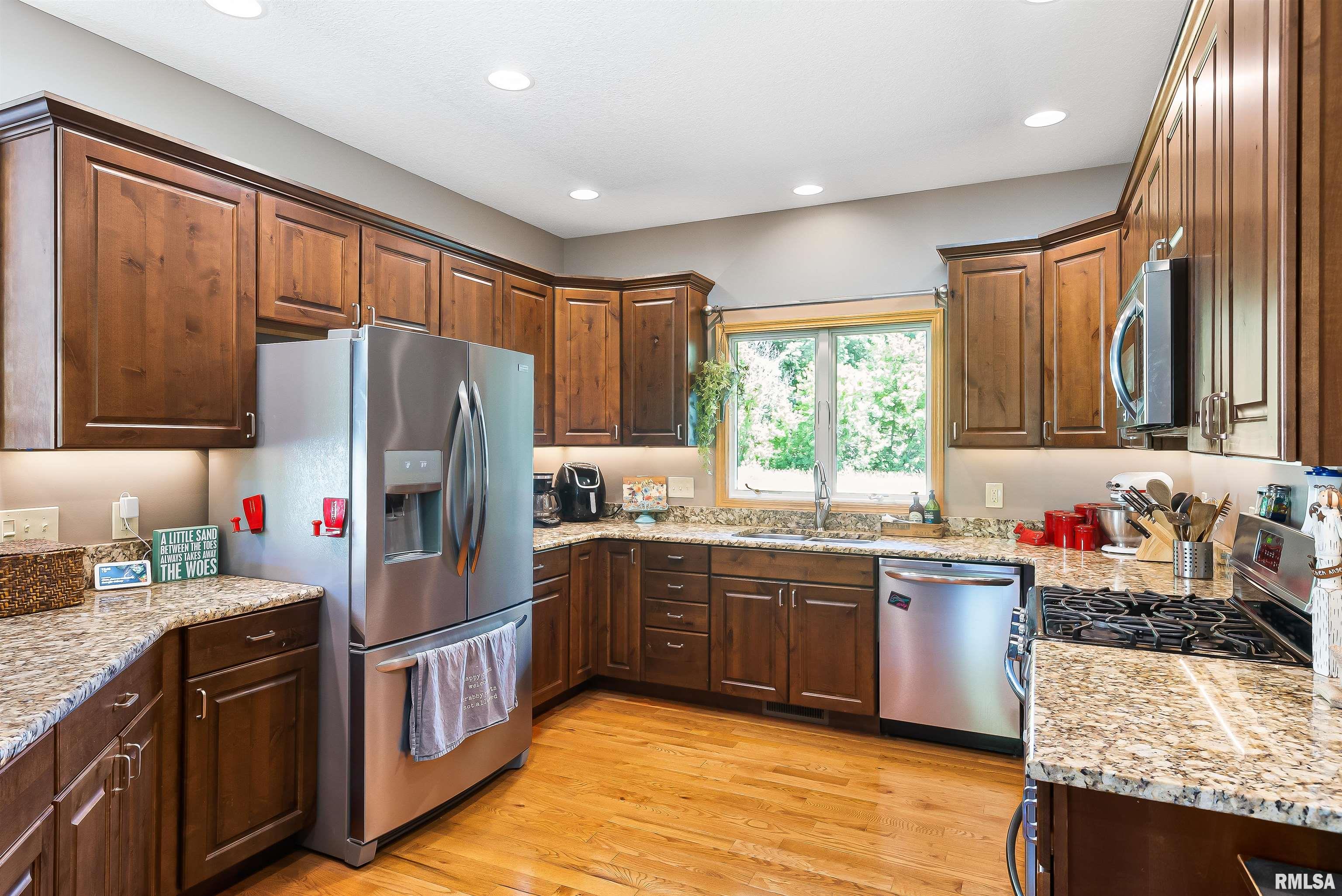 697 West Deer Creek Road Clinton, IA 52732 - Photo 4 of 50 Gallery Image 4