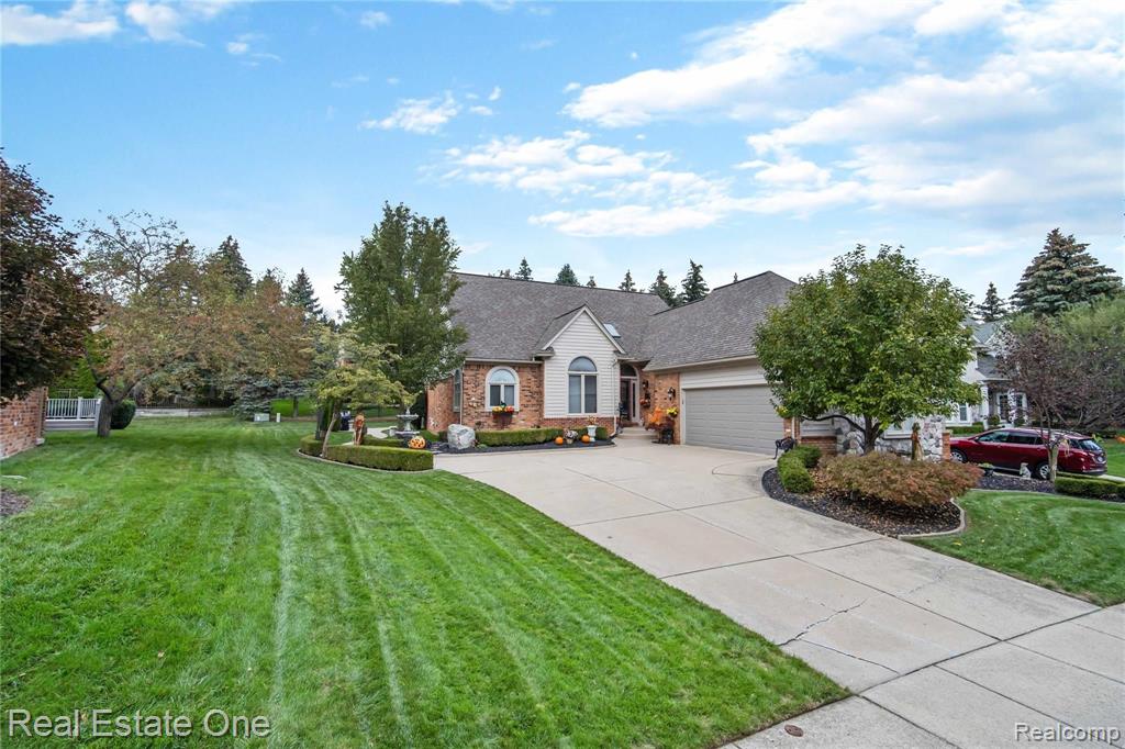 1093 Pointe Pl Boulevard Rochester, MI 48307 - Photo 1 of 46