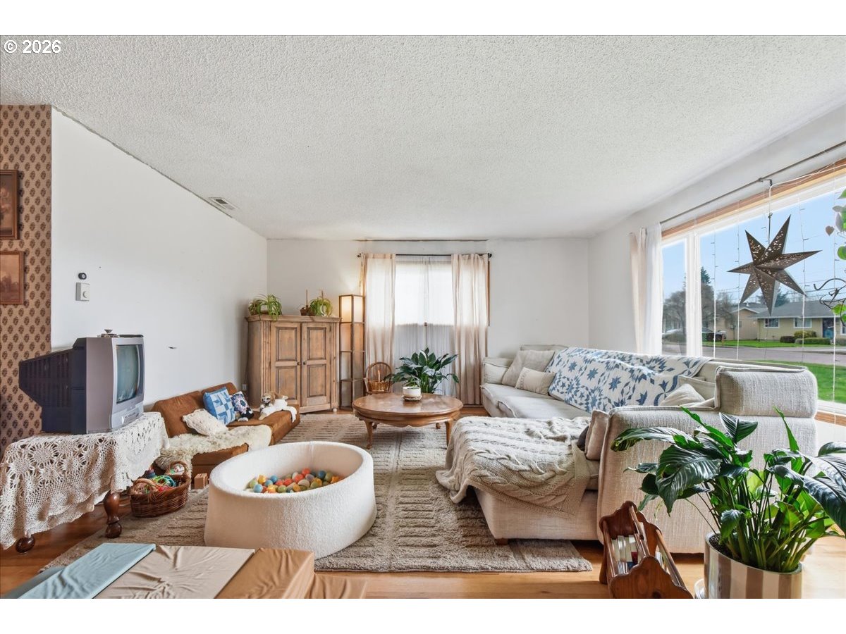 2249 36th Avenue Longview, WA 98632 - Photo 2 of 22