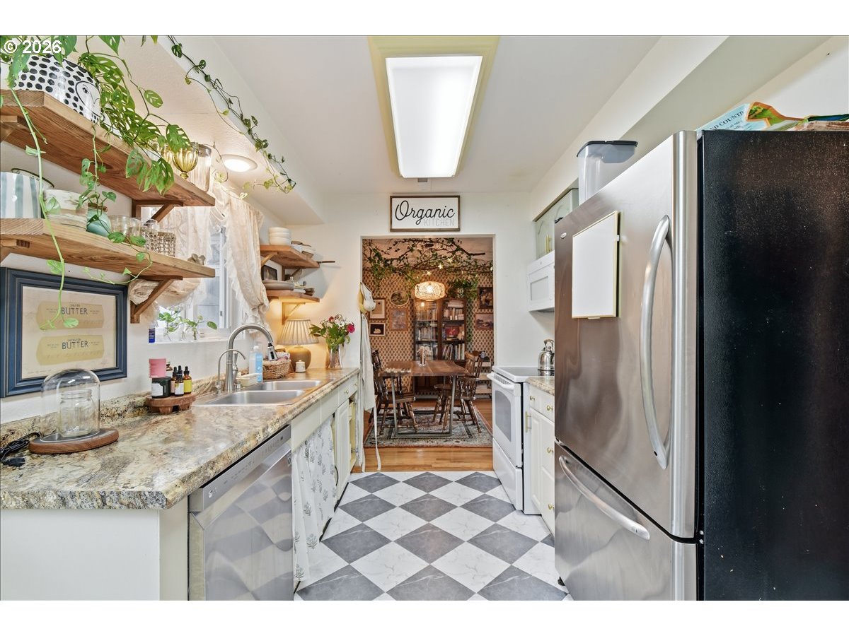 2249 36th Avenue Longview, WA 98632 - Photo 7 of 22