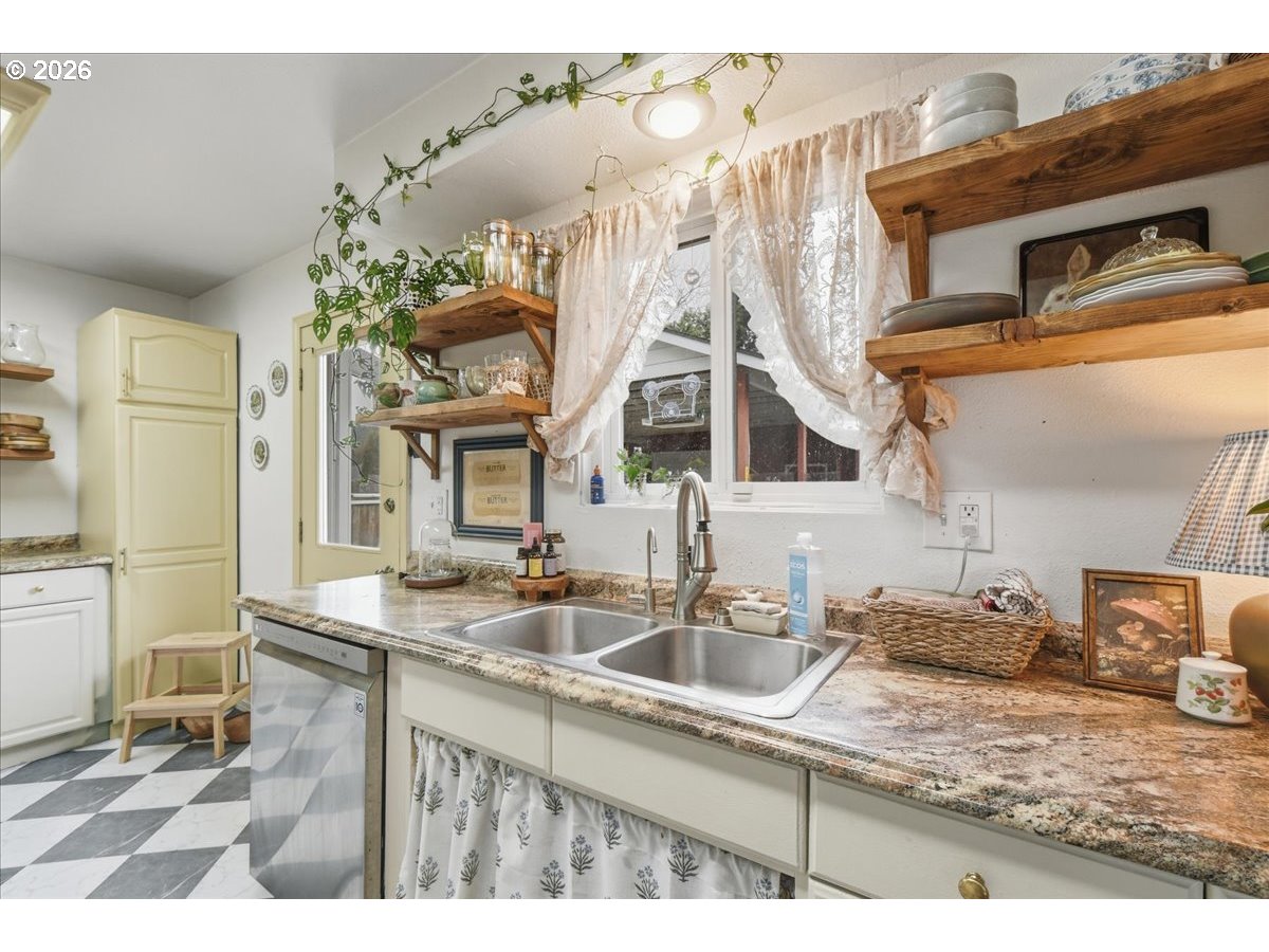 2249 36th Avenue Longview, WA 98632 - Photo 8 of 22