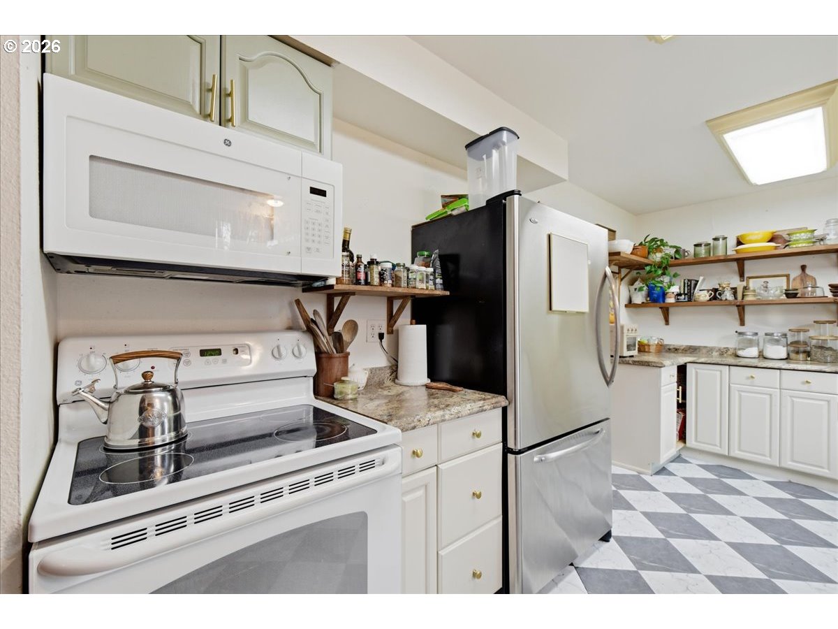 2249 36th Avenue Longview, WA 98632 - Photo 9 of 22