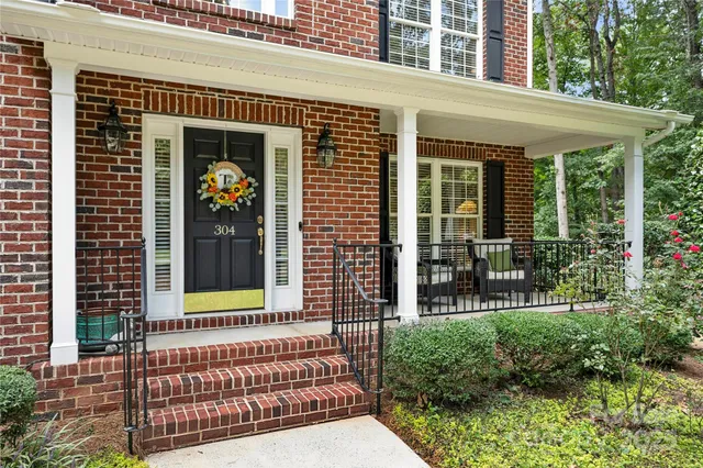 $875,000 | 304 Inland Cove Court, Lake Wylie, SC 29710