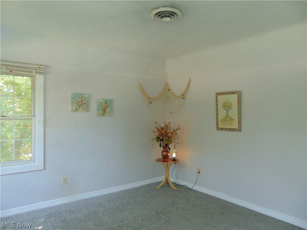1028 Beachview Road Willoughby, OH 44094 - Photo 19 of 26 upper suite living room